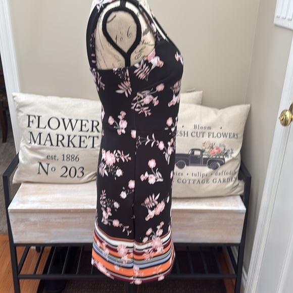 EUC Guess Size 6 Floral Dress - Picture 5 of 8